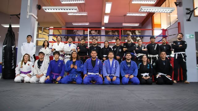 Graduación de fin de año del equipo Hawk
